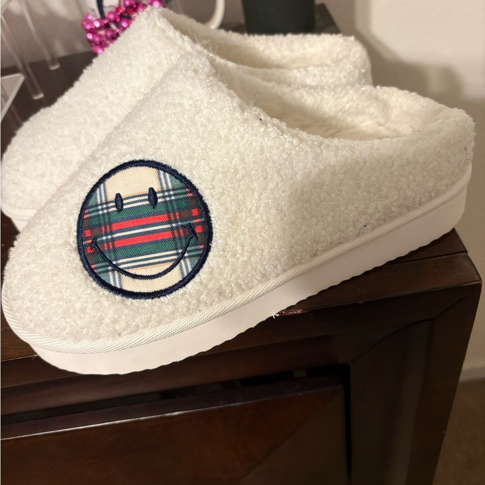 Aerie White Slippers with Plaid Smiley Patch